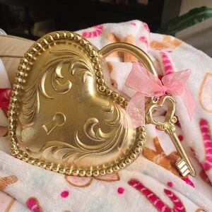 Heart & Key Decor 💗